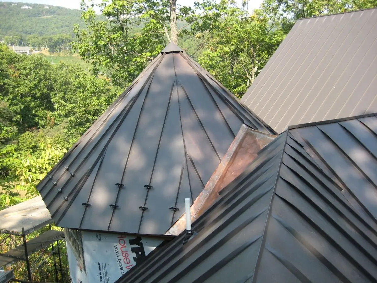 Professional Roof Tarp Installation by Craftsman Roofing in Freyco